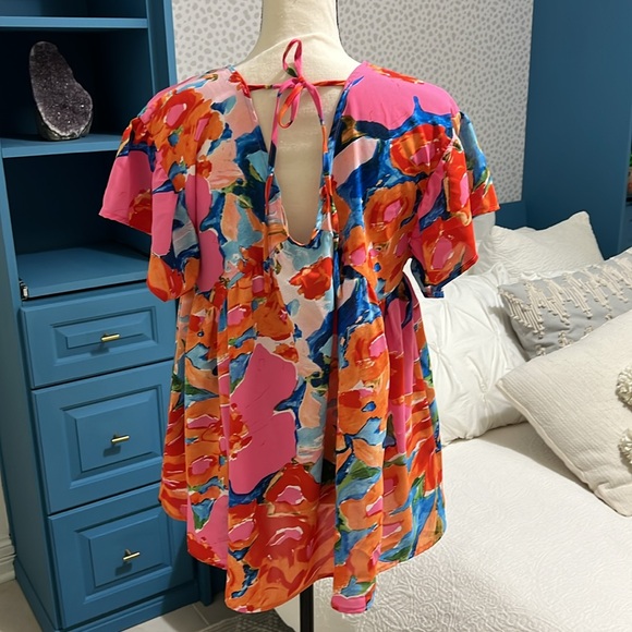 Entro deep v-neck floral swing top with tie - Picture 3 of 6